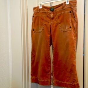 Fun wide leg corduroy crop pant with rivet details